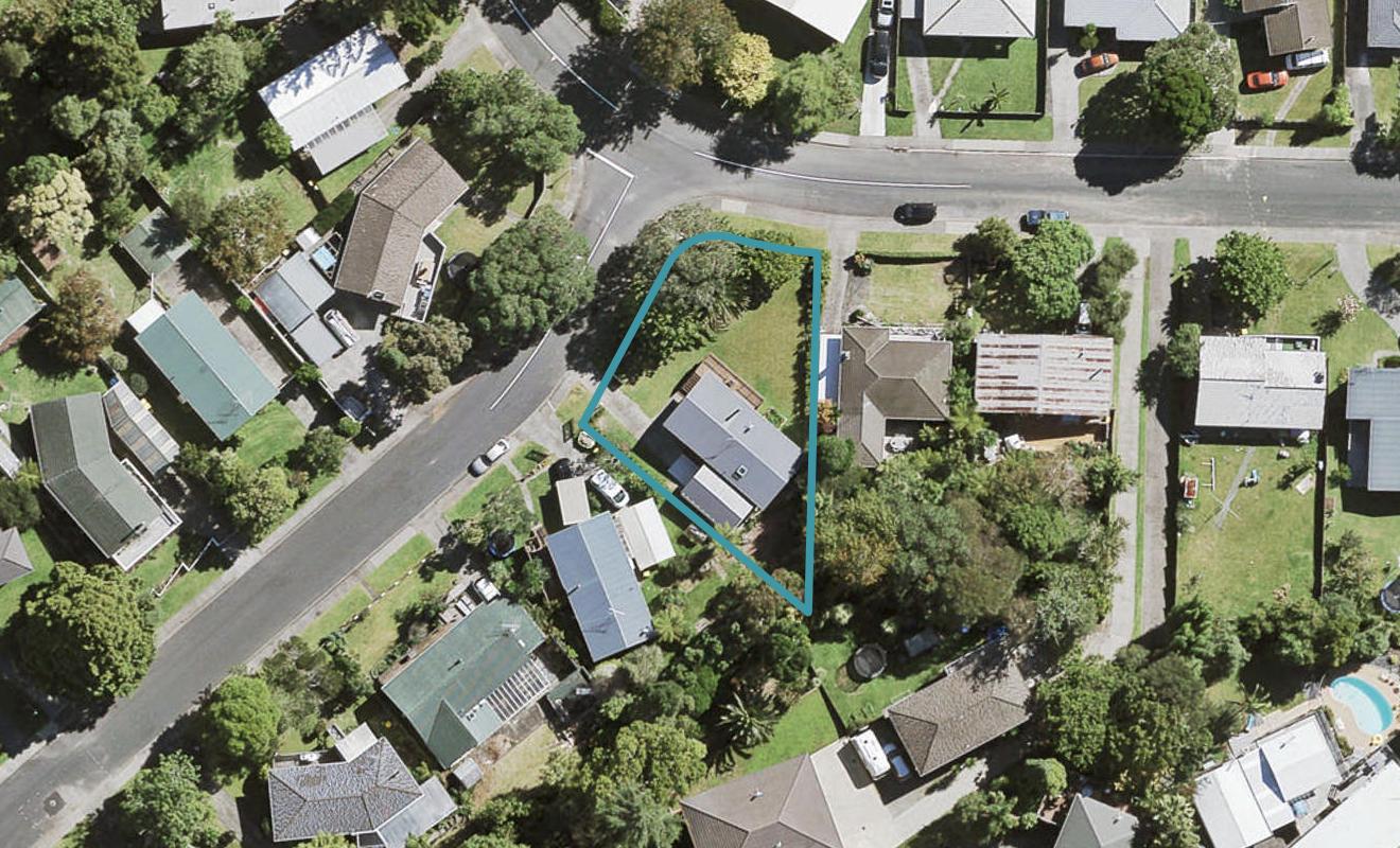 2 Staincross Street, Green Bay, Auckland - Carousel 1