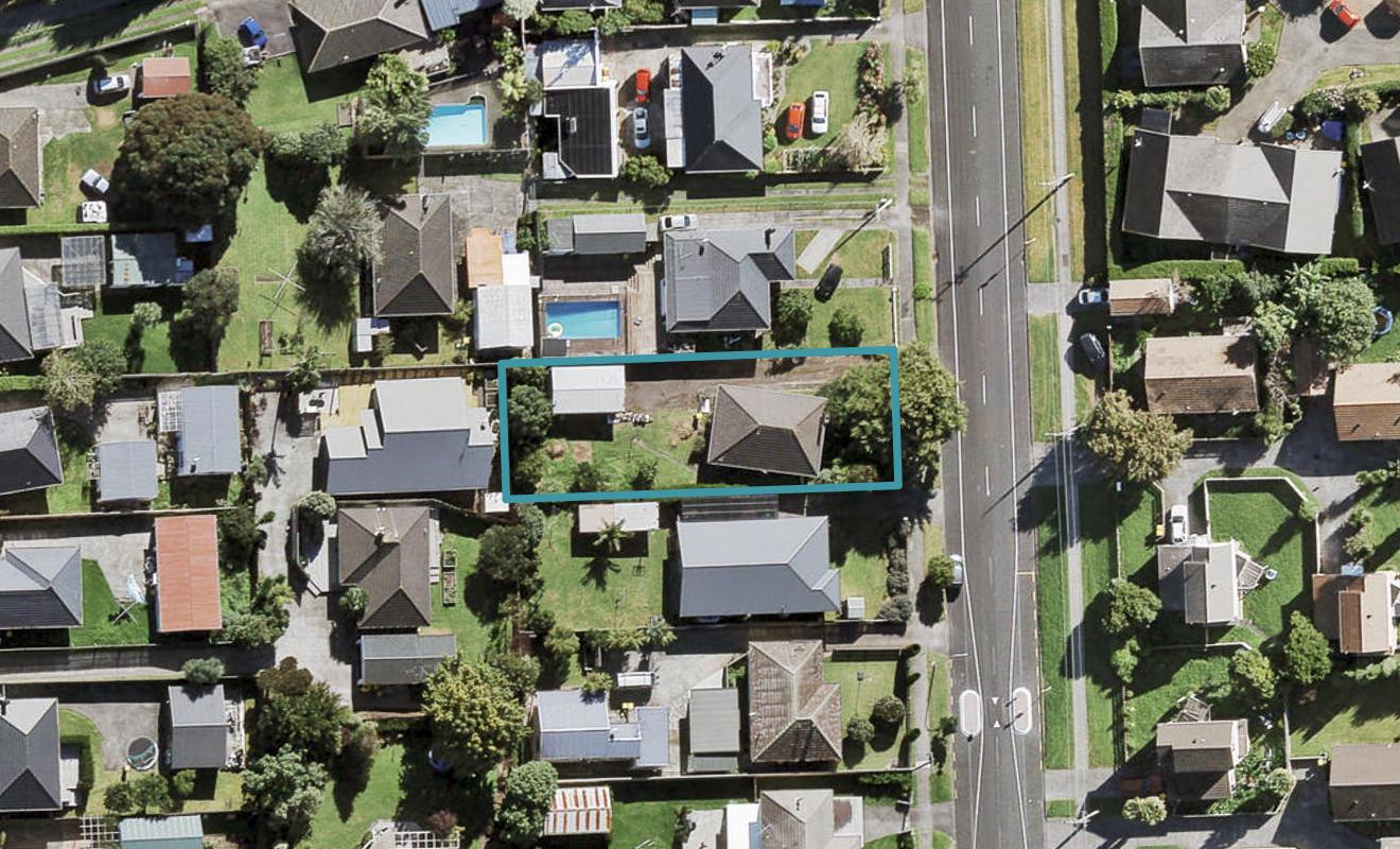 59 Beach Road, Te Atatu Peninsula, Auckland - Carousel 1