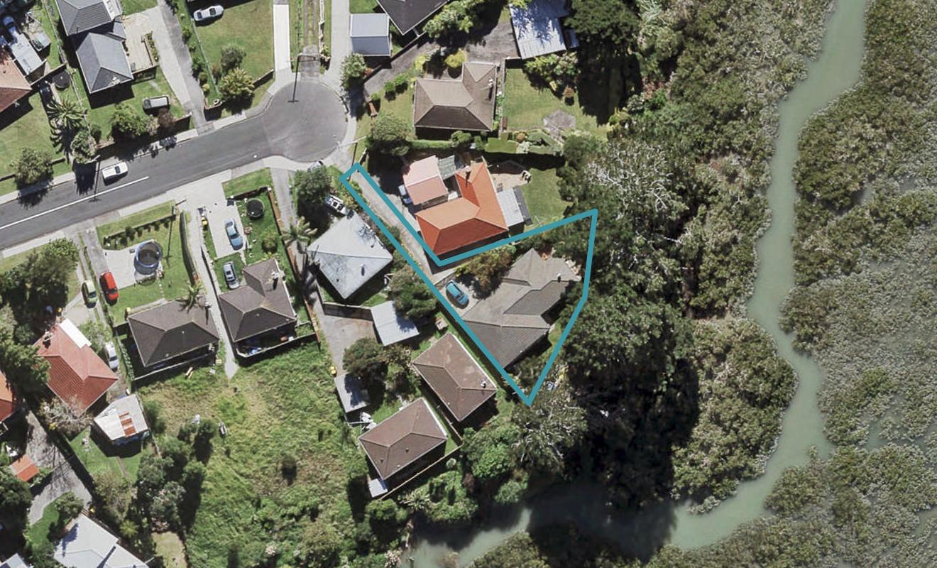 7A Bedford Street, Te Atatu South, Auckland - Carousel 1