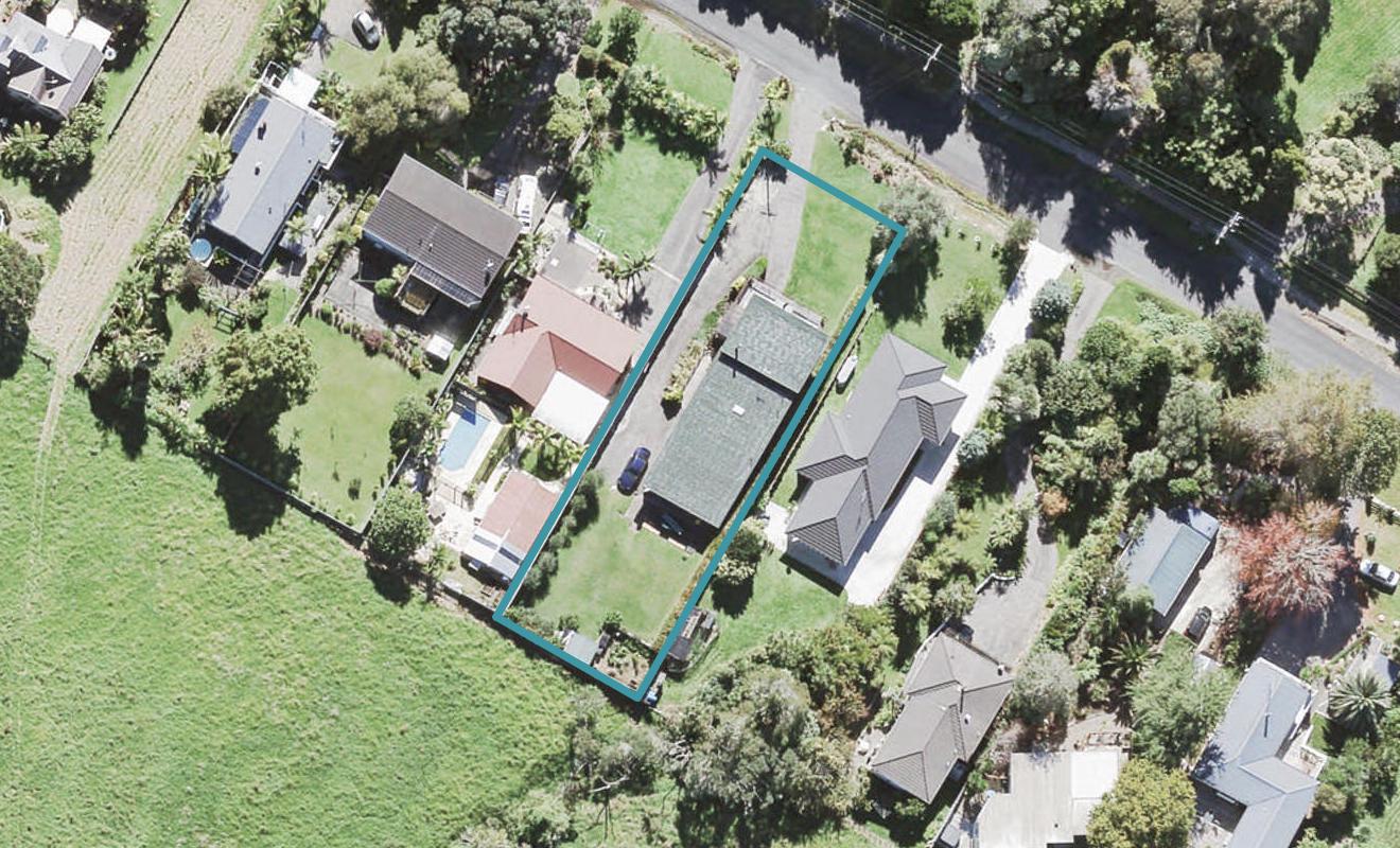 15 Grassmere Road, Henderson Valley, Auckland - Carousel 1