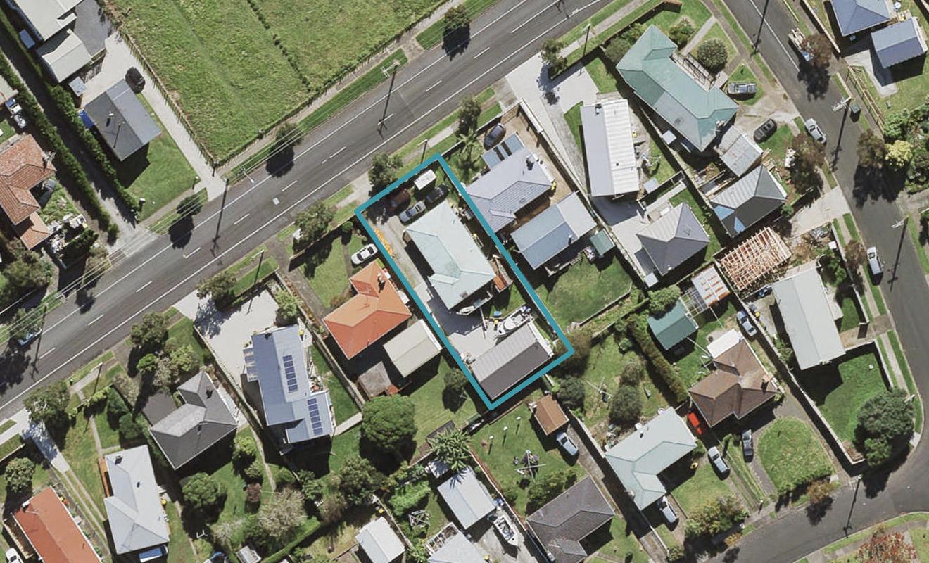 19 Mountain Road, Mangere Bridge, Auckland - Carousel 1