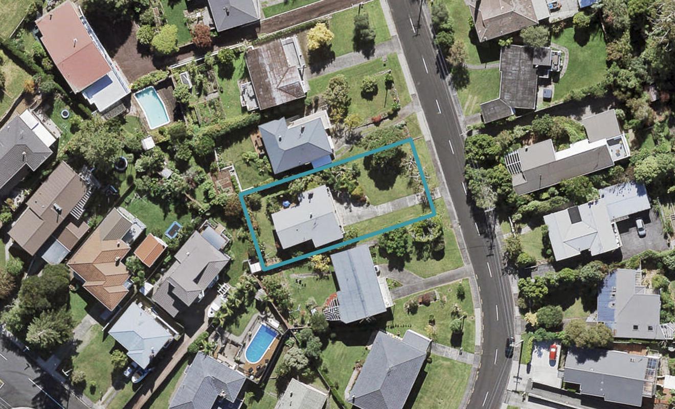 42 Jaemont Avenue, Te Atatu South, Auckland - Carousel 1