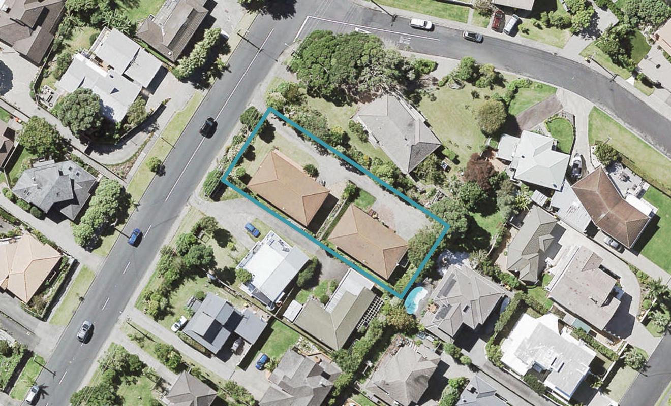 2/489 Beach Road, Murrays Bay, Auckland - Carousel 1