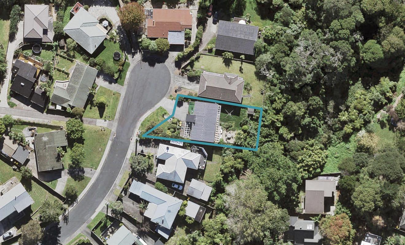 51 Cron Avenue, Te Atatu South, Auckland - Carousel 1
