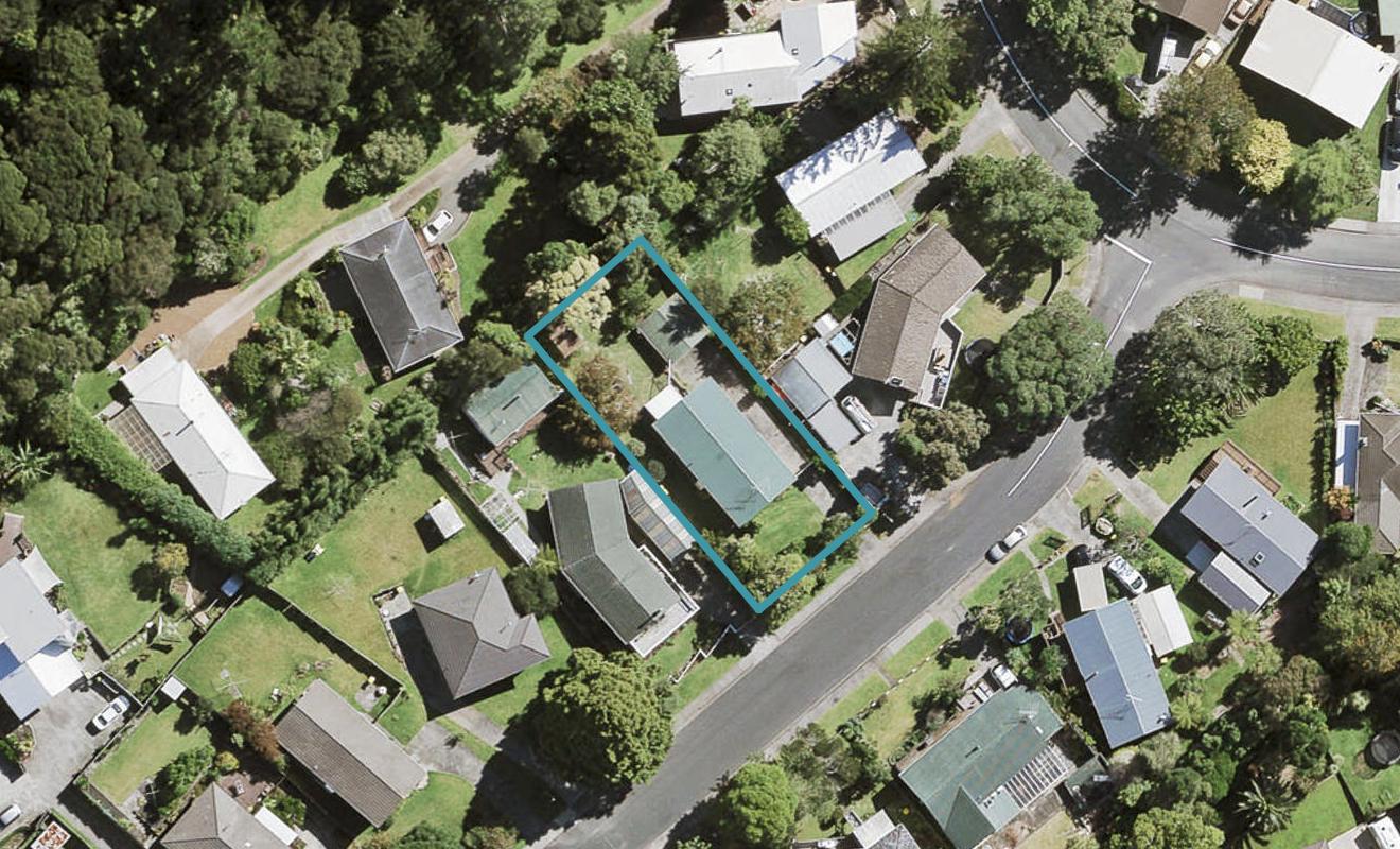 3 Staincross Street, Green Bay, Auckland - Carousel 1