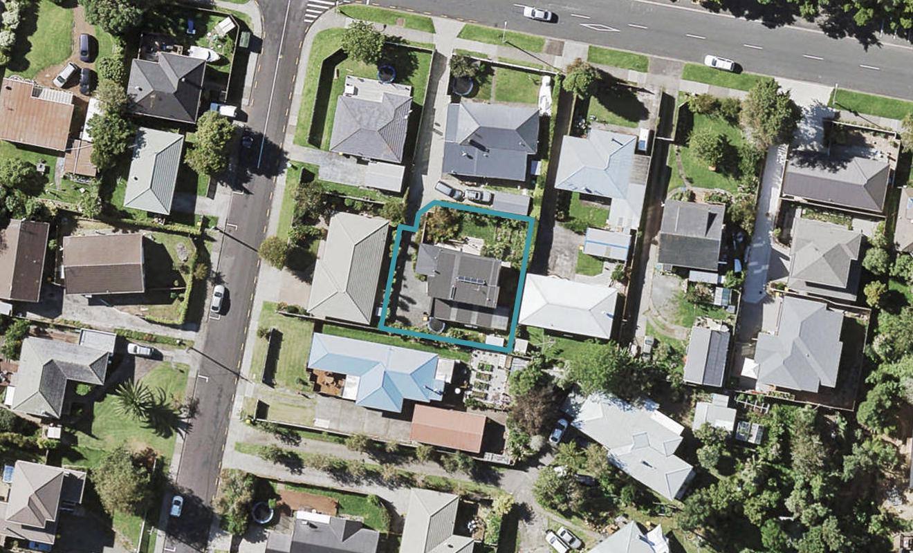 49A Paparoa Road, Cockle Bay, Auckland - Carousel 1