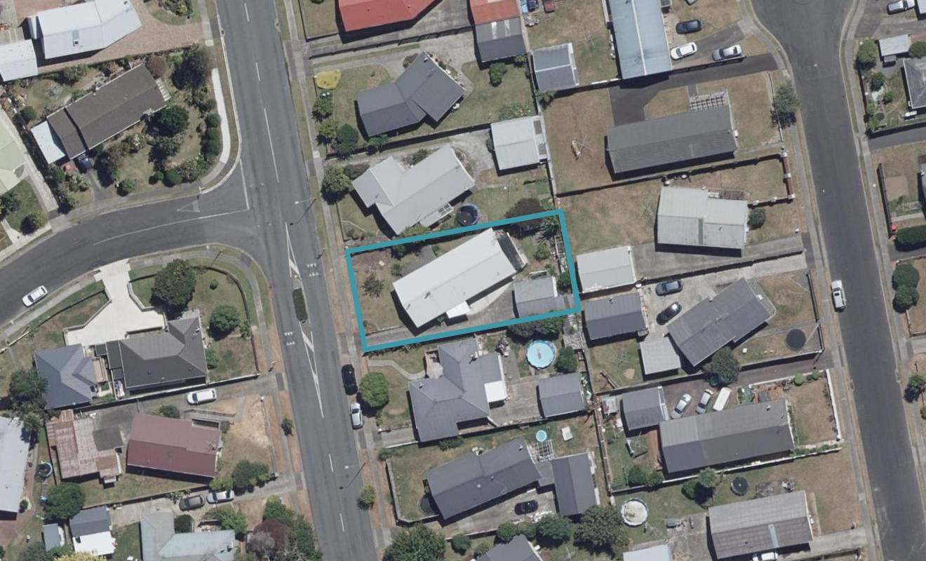 12 Deanwell Avenue, Deanwell, Hamilton - Carousel 1