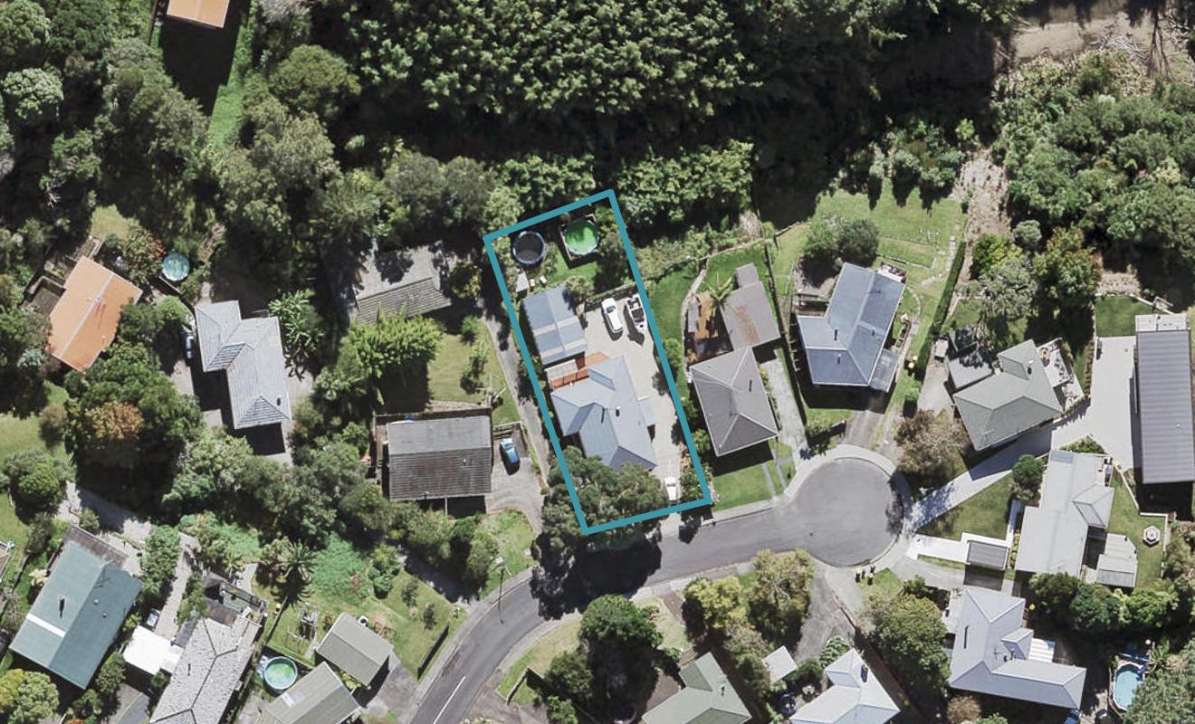 10 James Scott Place, Te Atatu South, Auckland - Carousel 1