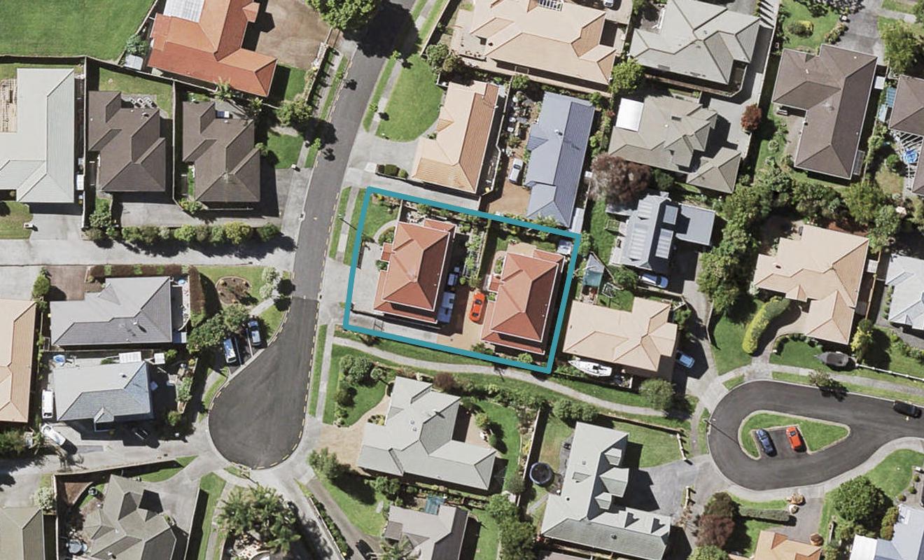 1/6 Bard Place, Golflands, Auckland - Carousel 1