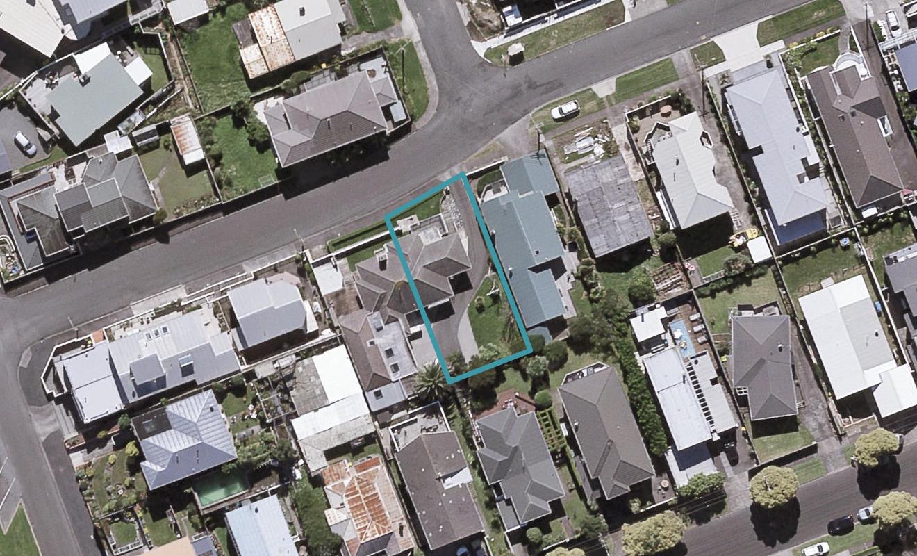 10 Hamblyn Street, Strandon, New Plymouth - Carousel 1