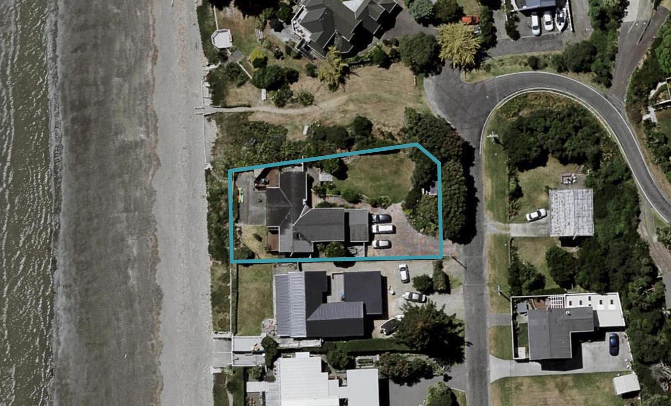 4 Groves Road, Raumati Beach, Paraparaumu - Carousel 1