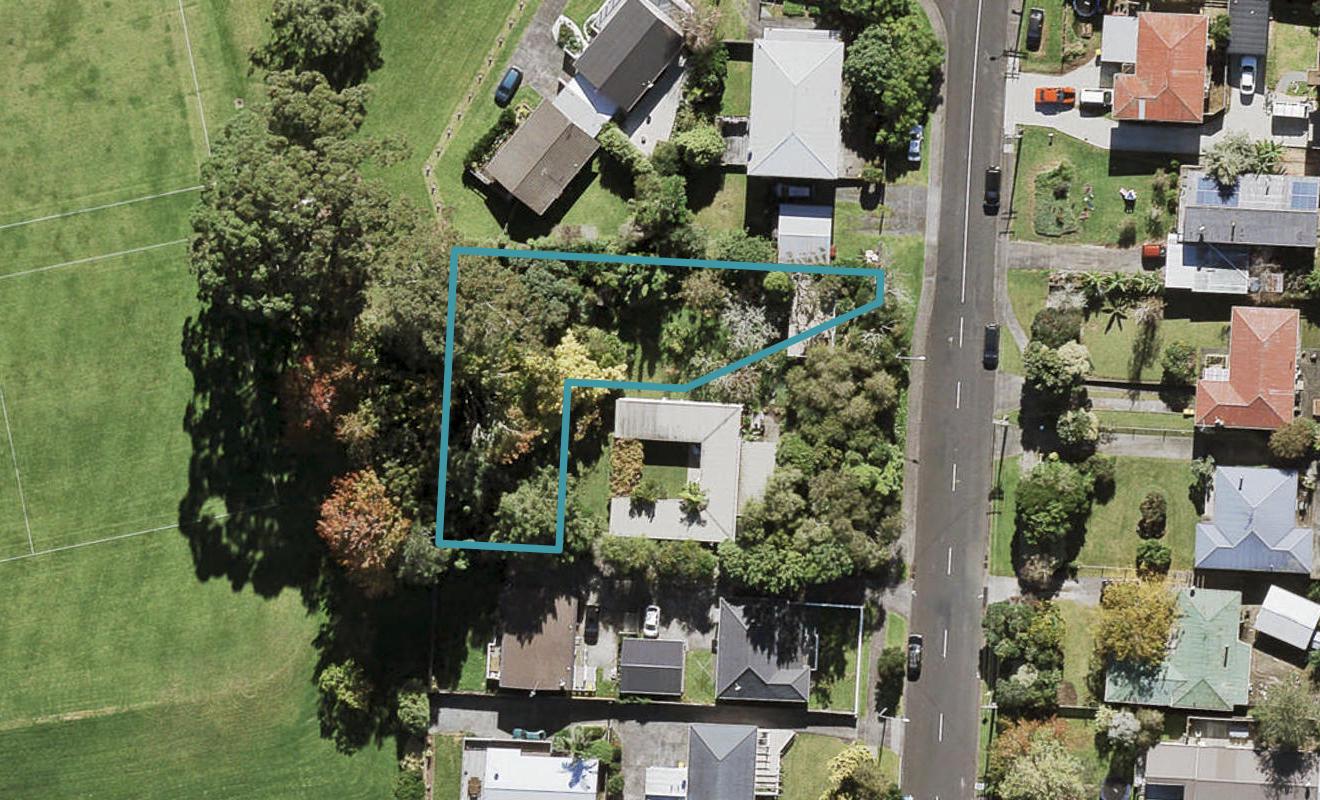 58 Gloria Avenue, Te Atatū Peninsula, Auckland - Carousel 1