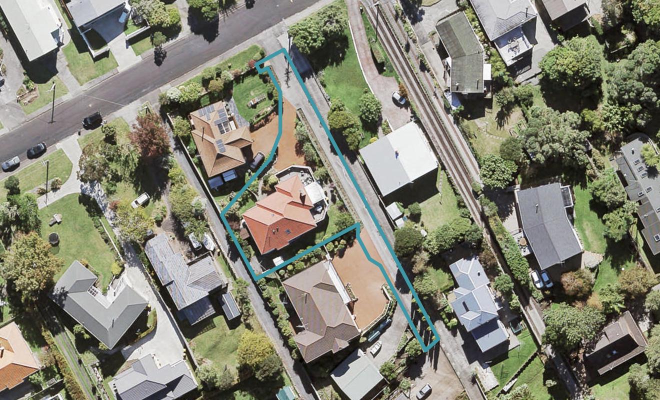 148A Cliff View Drive, Green Bay, Auckland - Carousel 1