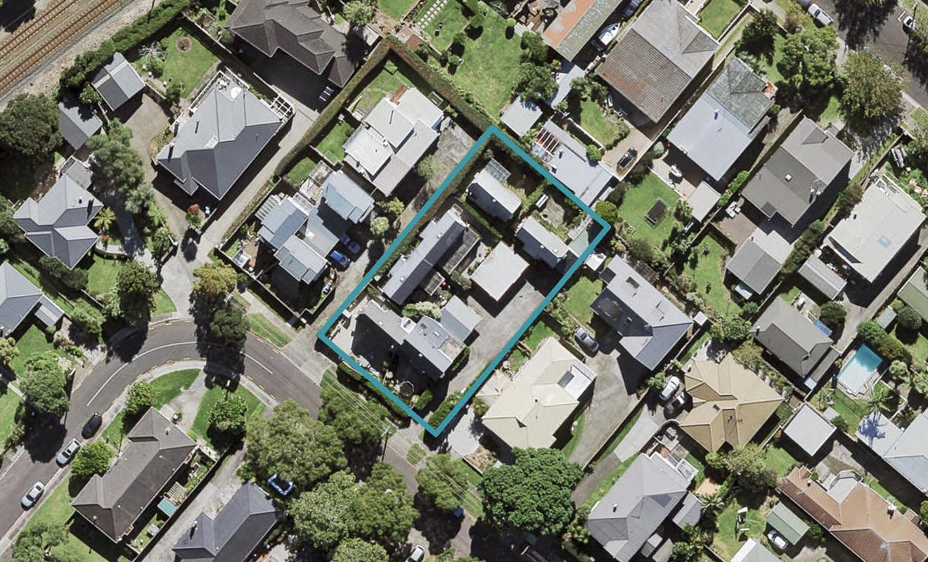 2/5 Wesley Avenue, Mount Albert, Auckland - Carousel 1