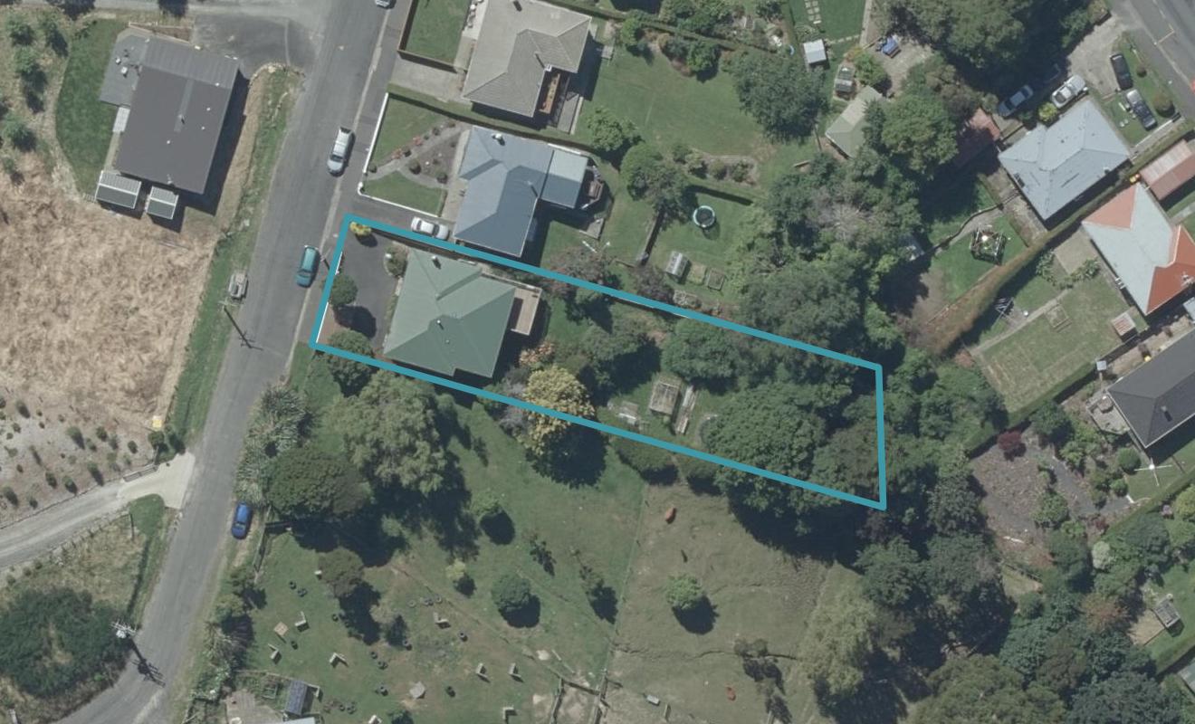 11 Ettrick Street, Glenross, Dunedin - Carousel 1