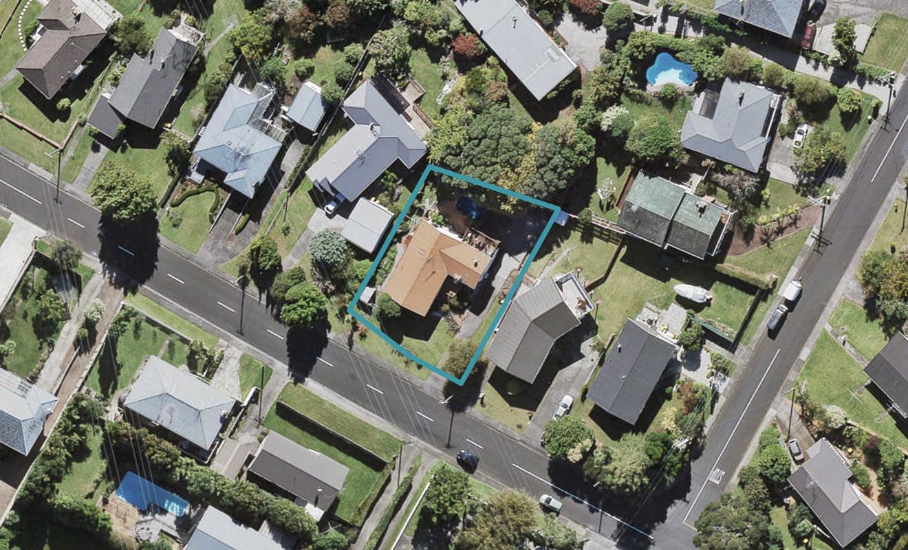 16 Lyndhurst Road, Te Atatu South, Auckland - Carousel 1
