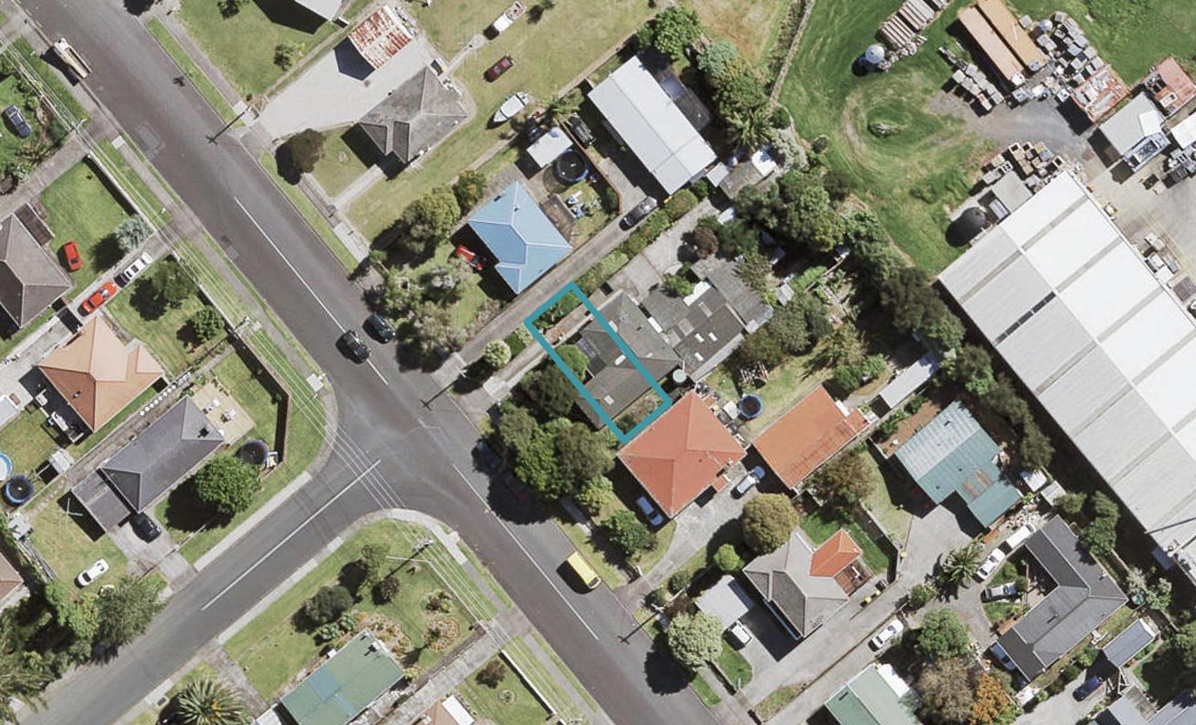 15B Garelja Road, Henderson, Auckland - Carousel 1