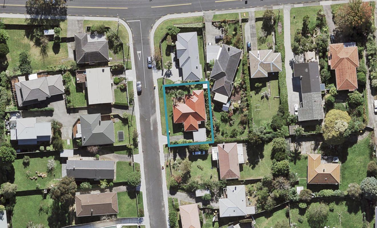 2A Castaing Crescent, Te Atatu South, Auckland - Carousel 1