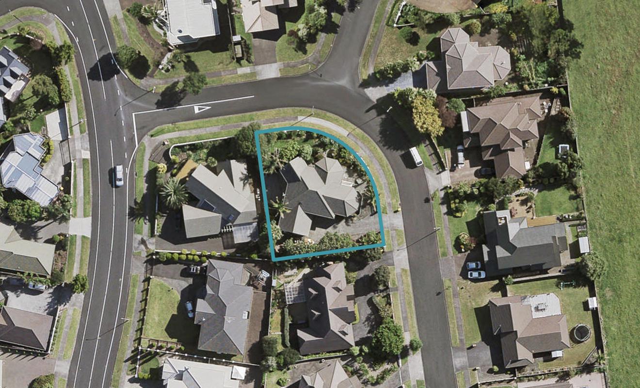 3 Capistrano Mews, Goodwood Heights, Auckland - Carousel 1