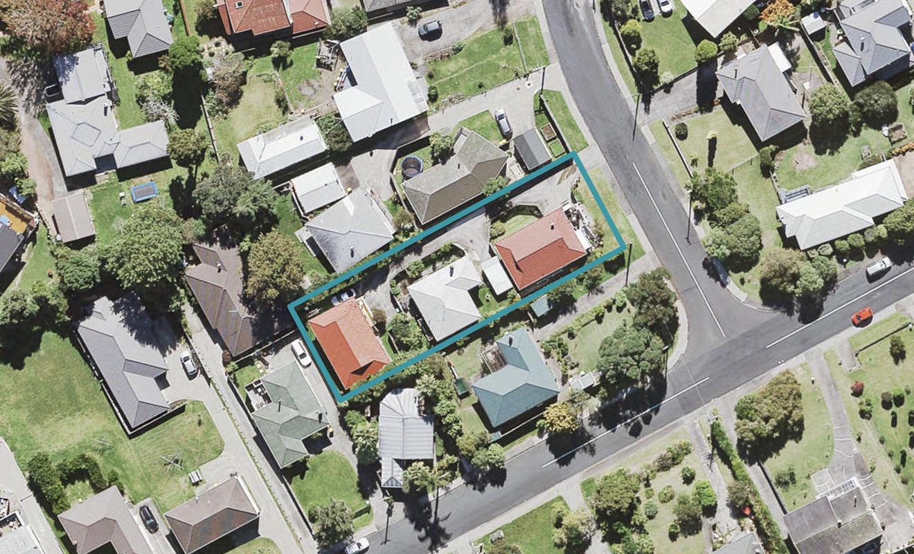 1/9 Lex Avenue, Green Bay, Auckland - Carousel 1
