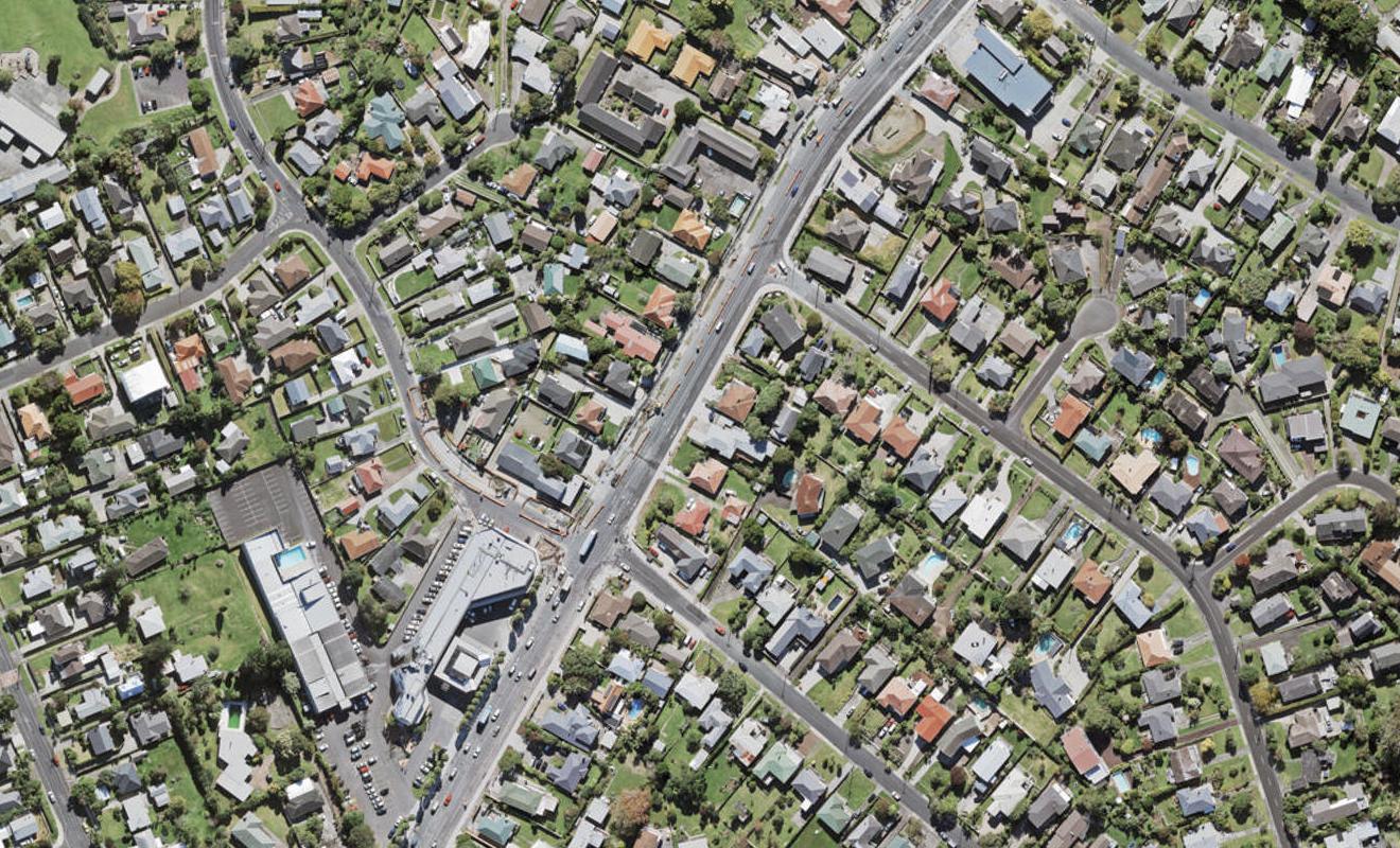 2/275 Te Atatu Road, Te Atatu South, Auckland - Carousel 1
