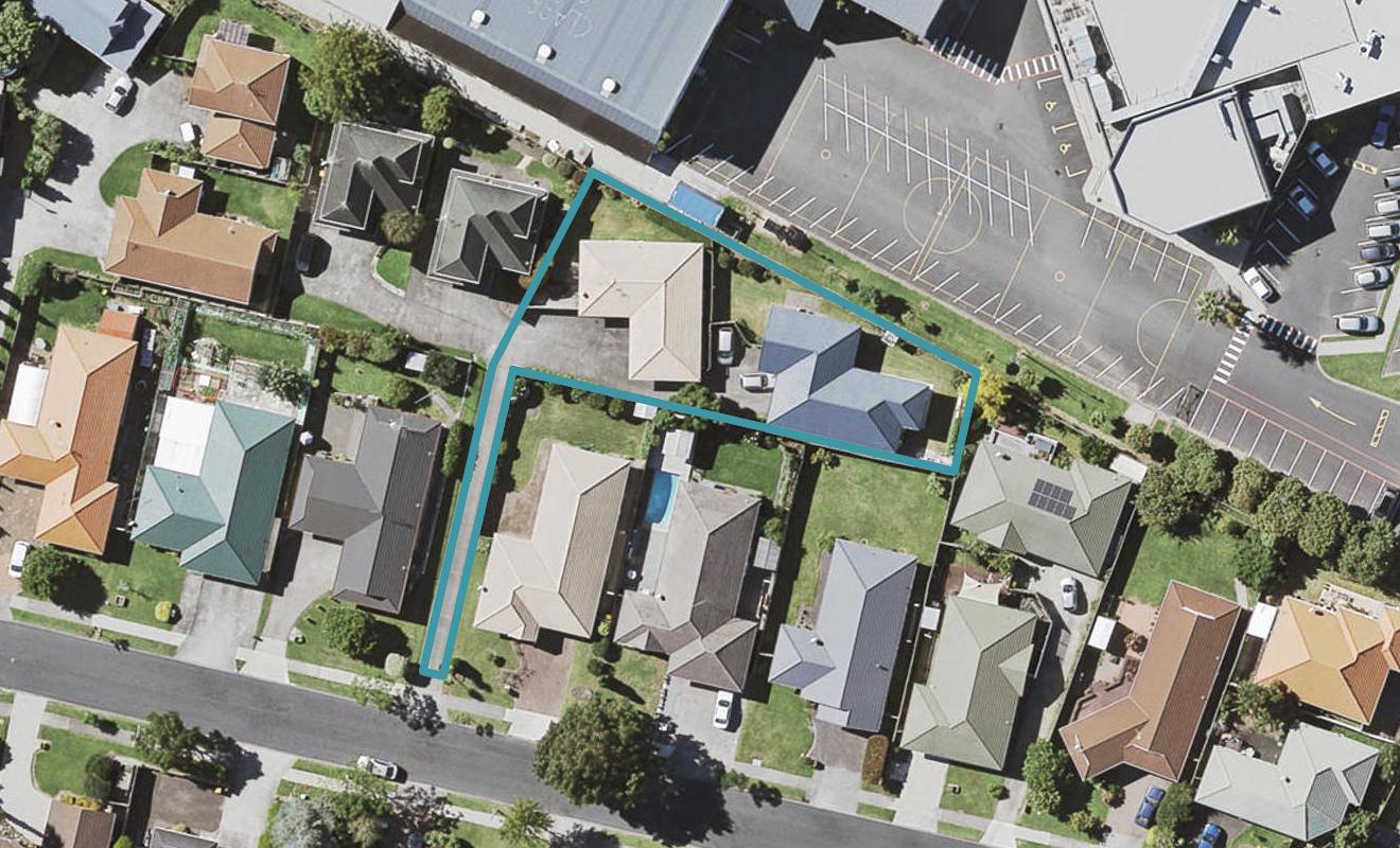 2/15 Headcorn Place, Botany Downs, Auckland - Carousel 1