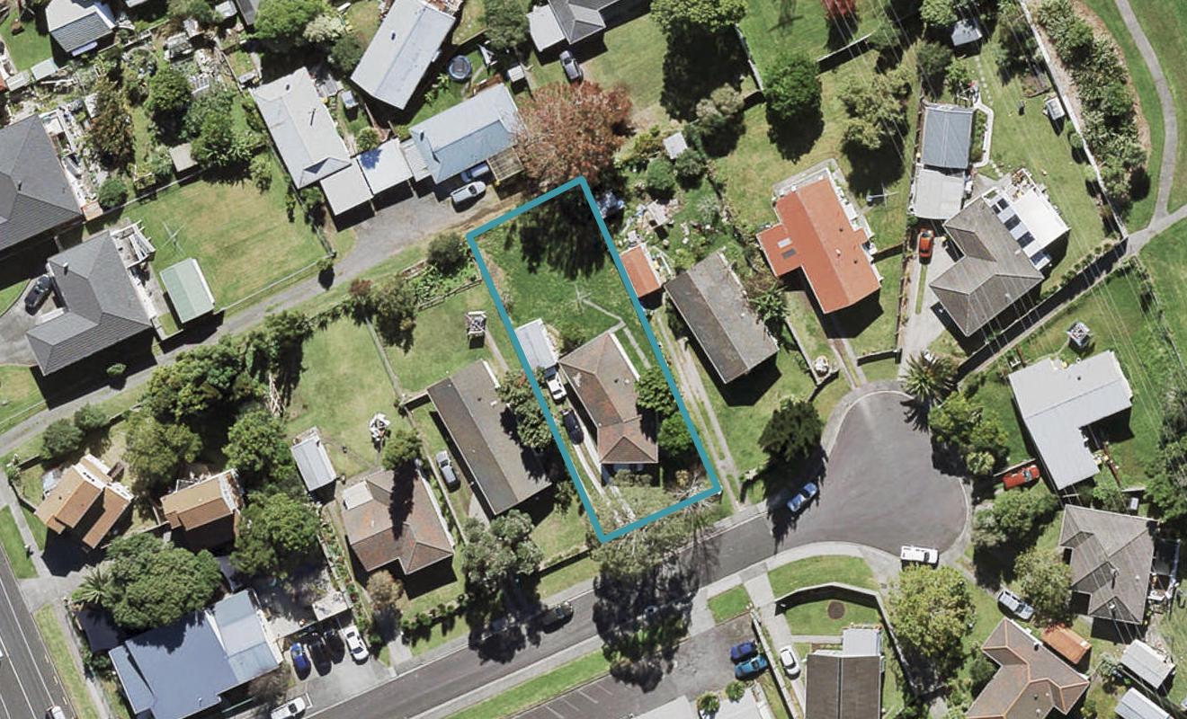 8B Cole Place, Te Atatu South, Auckland - Carousel 1