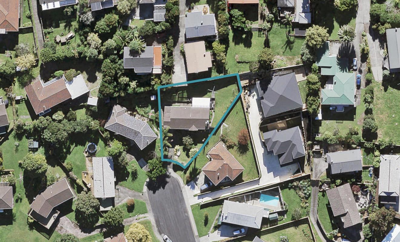 14 Verena Place, Green Bay, Auckland - Carousel 1