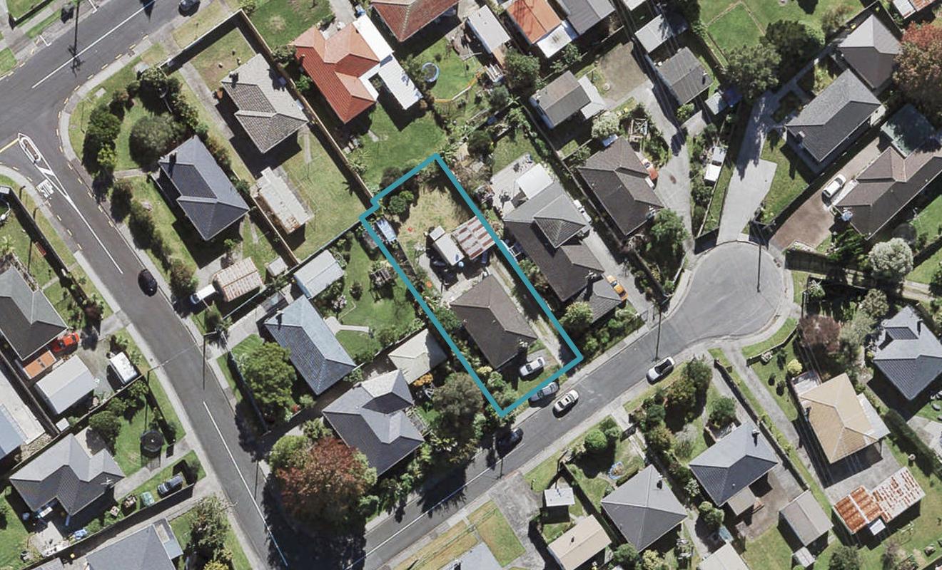 4 Devon Street, Te Atatu South, Auckland - Carousel 1
