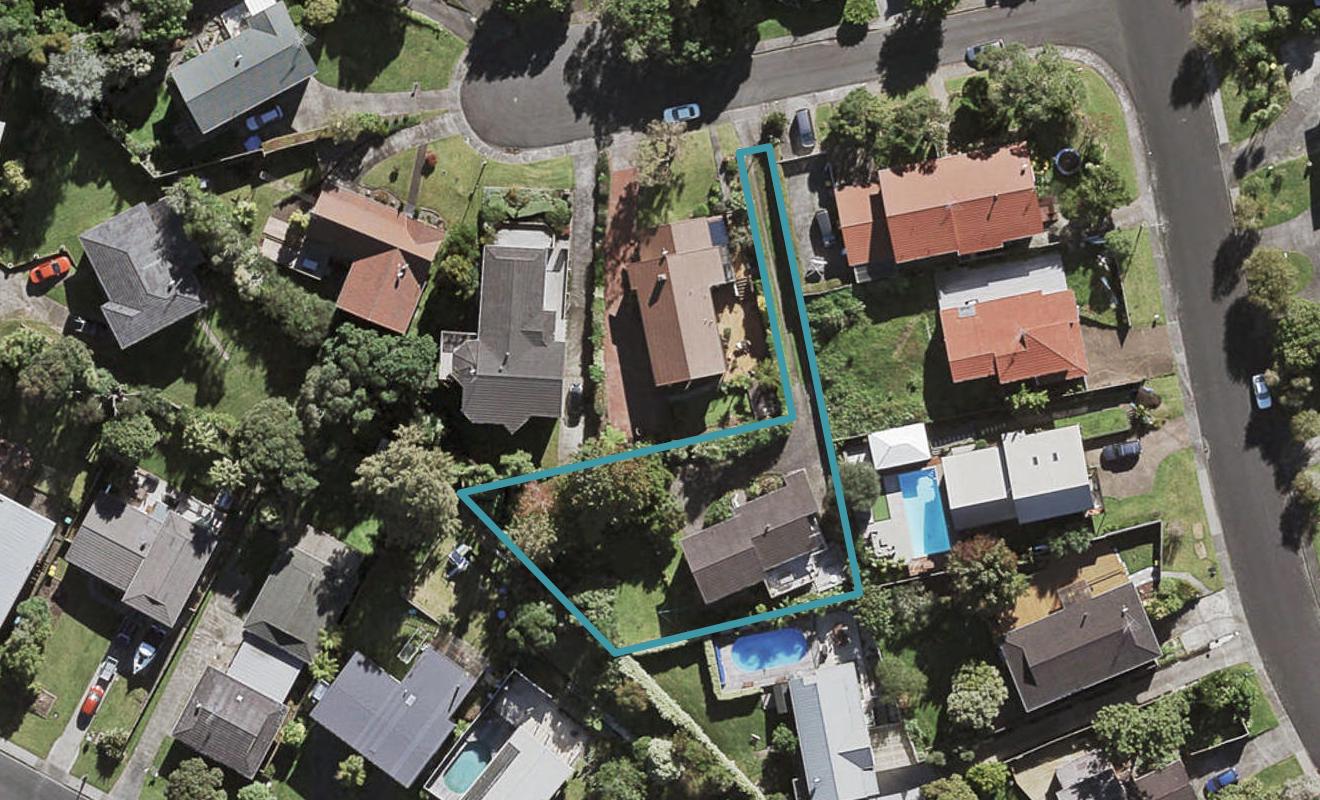 4 Busbridge Place, Hillcrest, Auckland - Carousel 1