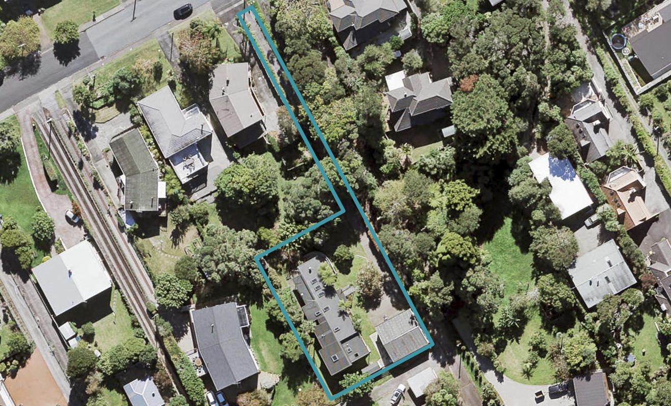 132 Cliff View Drive, Green Bay, Auckland - Carousel 1