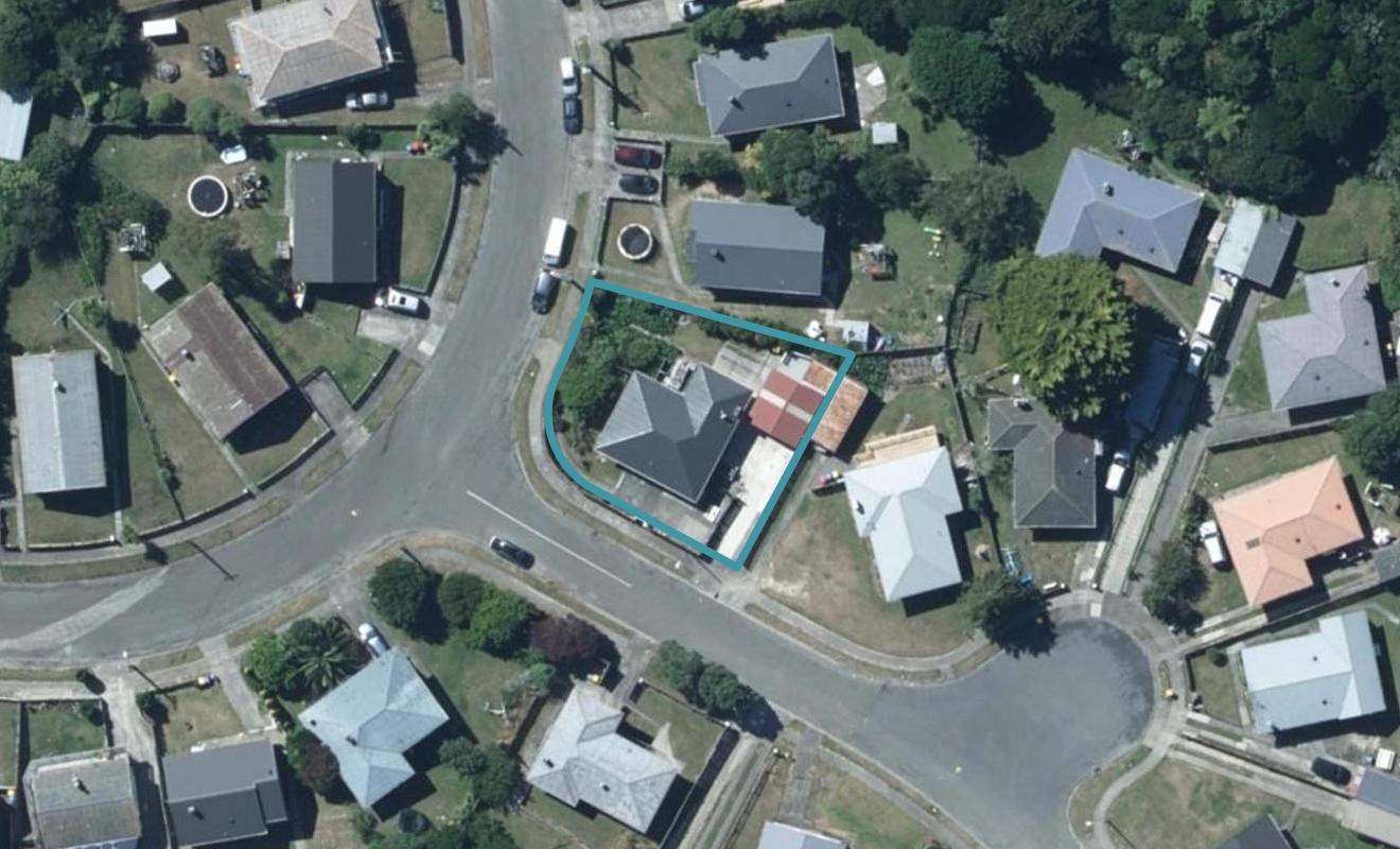 1 Carnavon Place, Cannons Creek, Porirua - Carousel 1