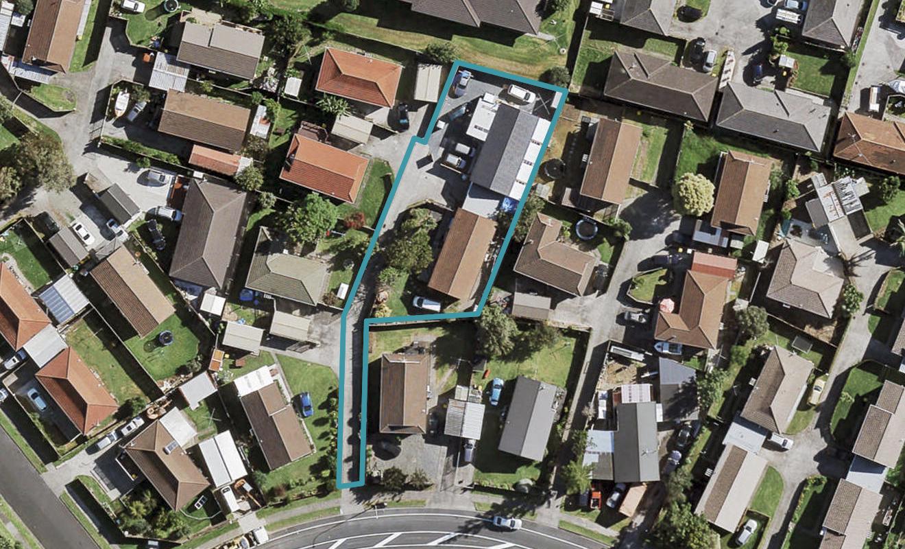 2/17 Etherton Drive, Weymouth, Auckland - Carousel 1