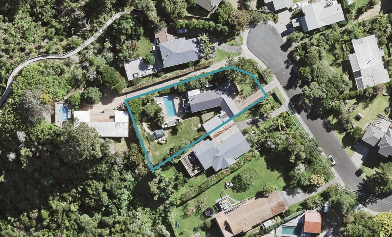 32 Grendon Road, Titirangi, Auckland - Carousel 1