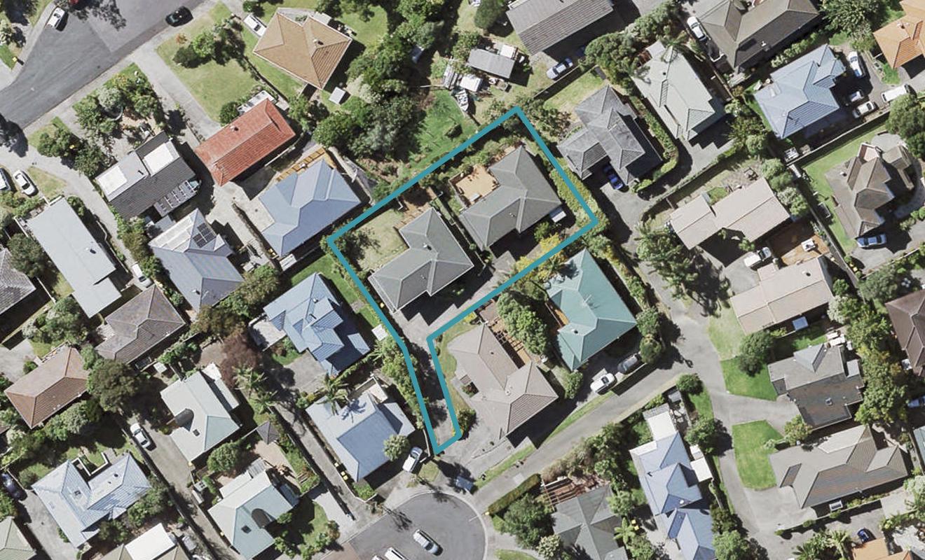 2/12 Stoneleigh Court, Sunnynook, Auckland - Carousel 1