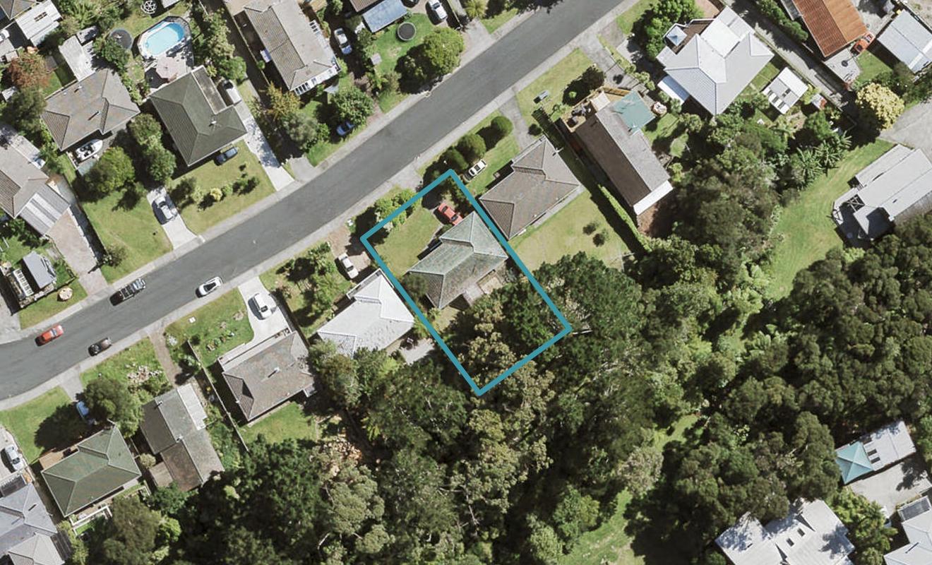 24 Staincross Street, Green Bay, Auckland - Carousel 1