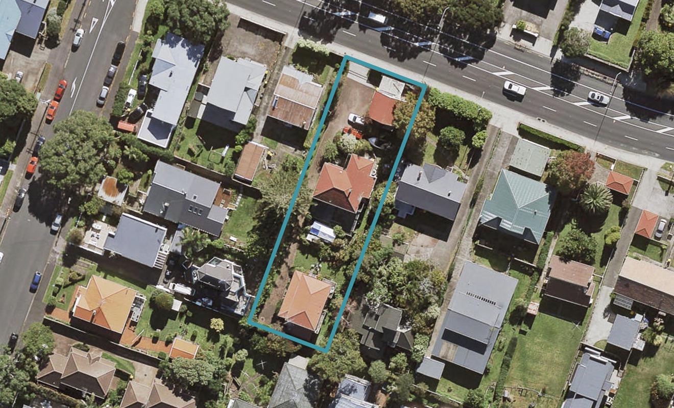 2/18 Onewa Road, Northcote Point, Auckland - Carousel 1