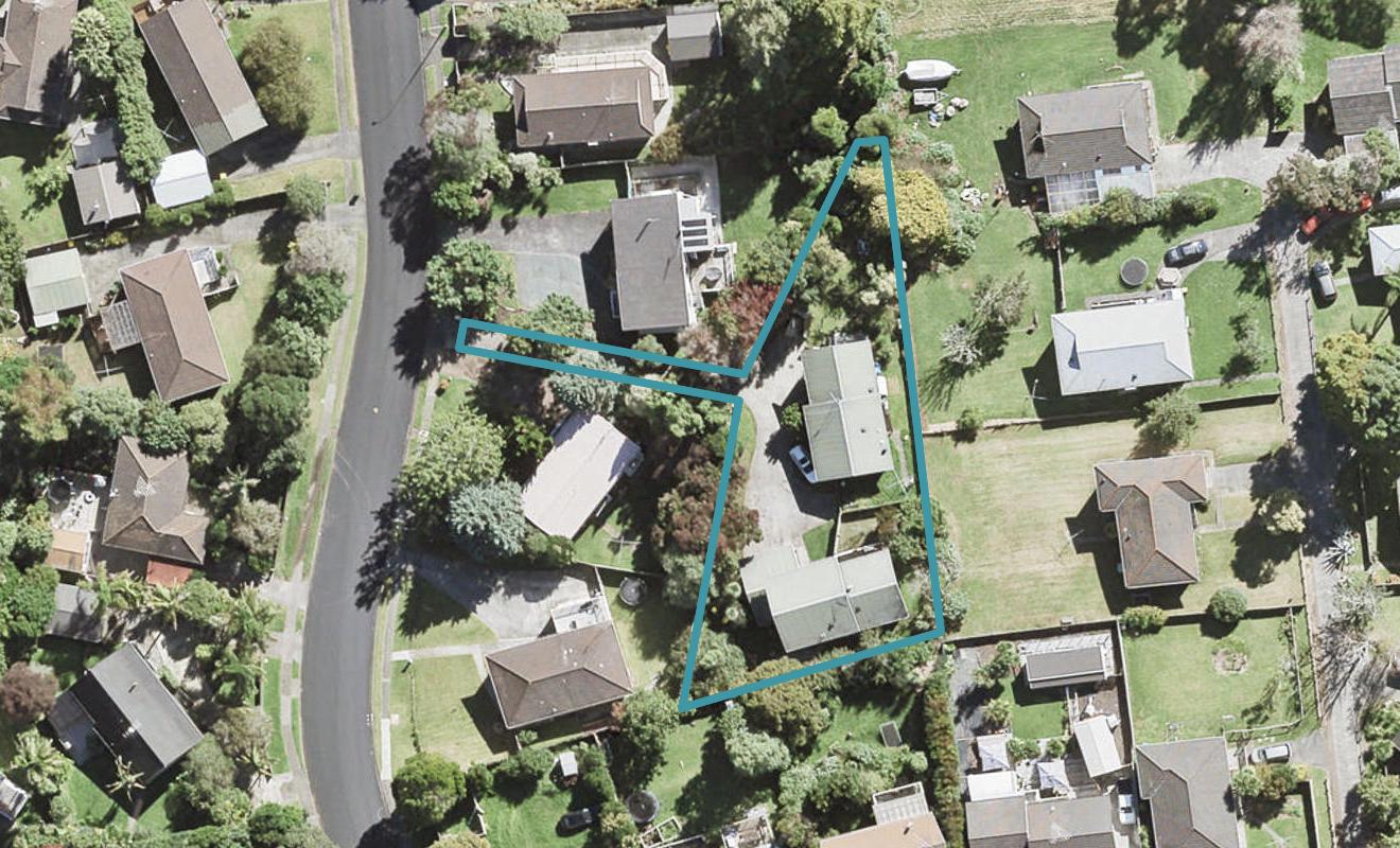 2/8 Eagleson Street, Northcross, Auckland - Carousel 1