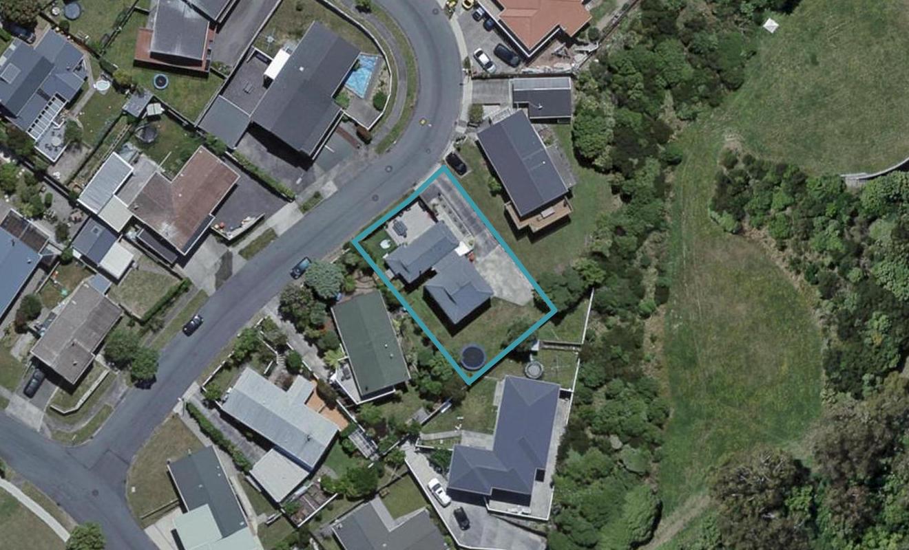 8 Arahanga Grove, Maupuia, Wellington - Carousel 1