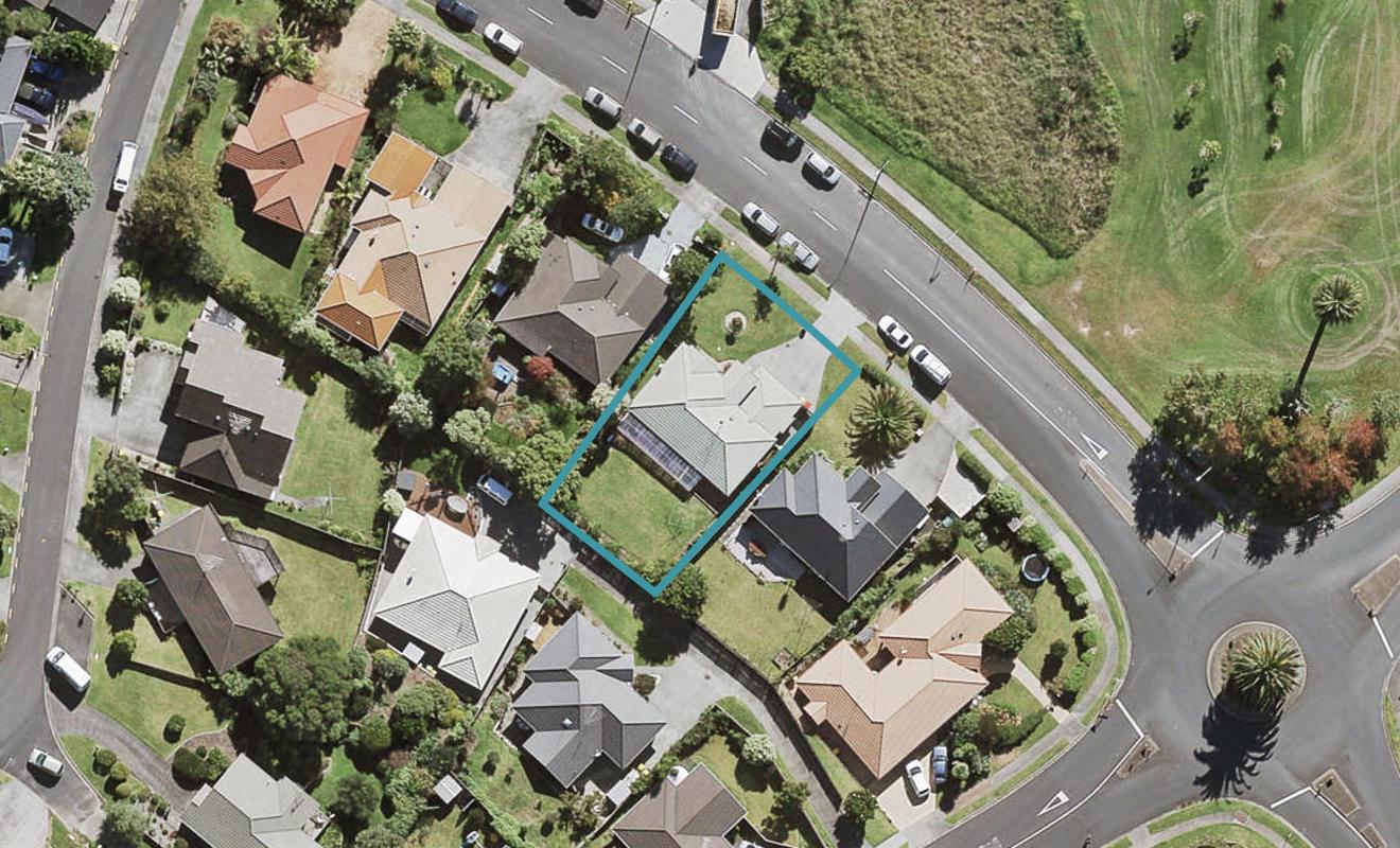 68 Unsworth Drive, Unsworth Heights, Auckland - Carousel 1