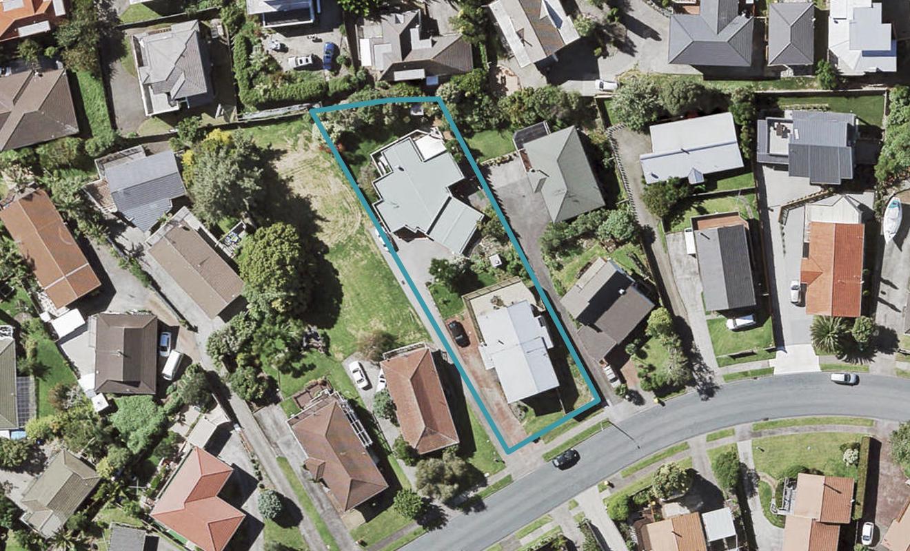 2/15 Gwenand Place, Botany Downs, Auckland - Carousel 1