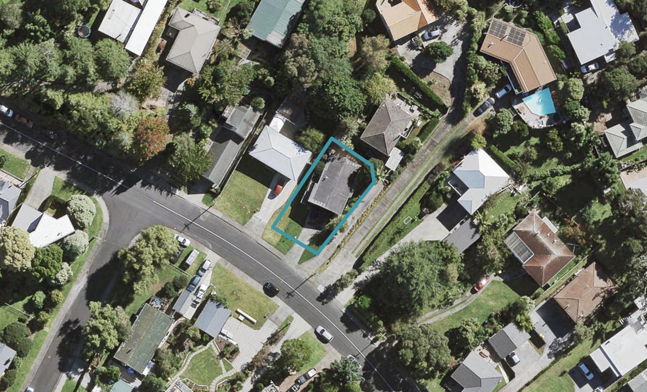 12A Derwent Crescent, Titirangi, Auckland - Carousel 1