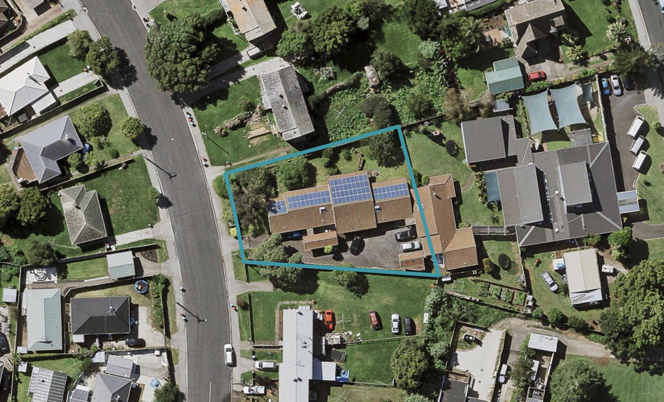 42 Coates Crescent, Panmure, Auckland - Carousel 1