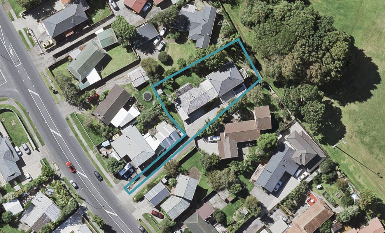 1/80 Cascades Road, Pakuranga Heights, Auckland - Carousel 1