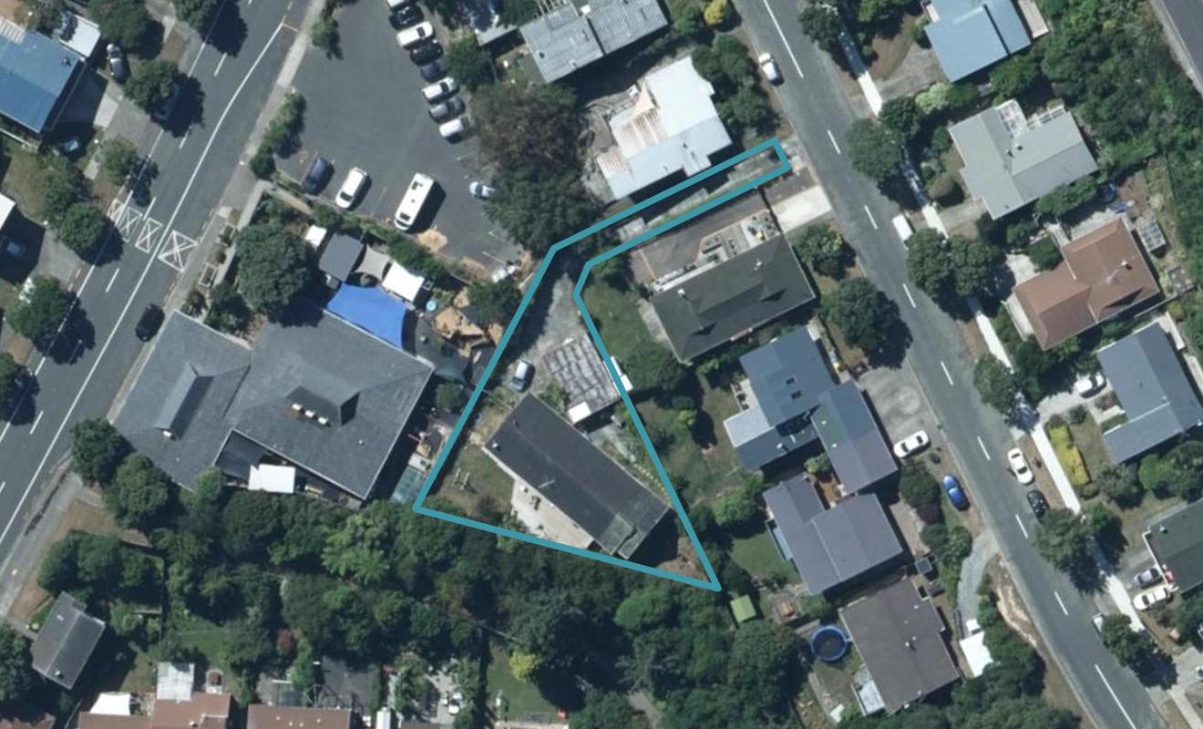 8 Ayton Drive, Whitby, Porirua - Carousel 1