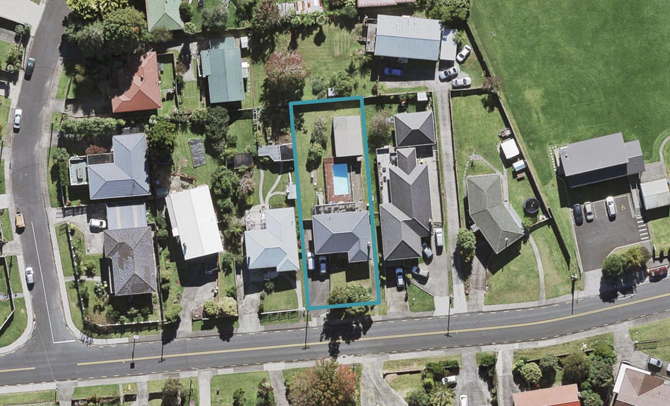 37 School Road, Te Atatu South, Auckland - Carousel 1