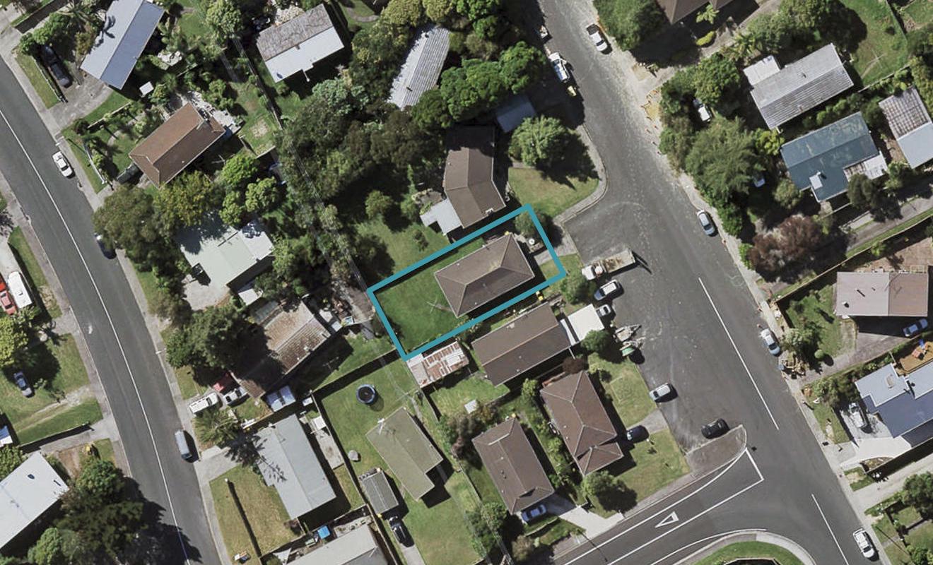 58 Totaravale Drive, Totara Vale, Auckland - Carousel 1