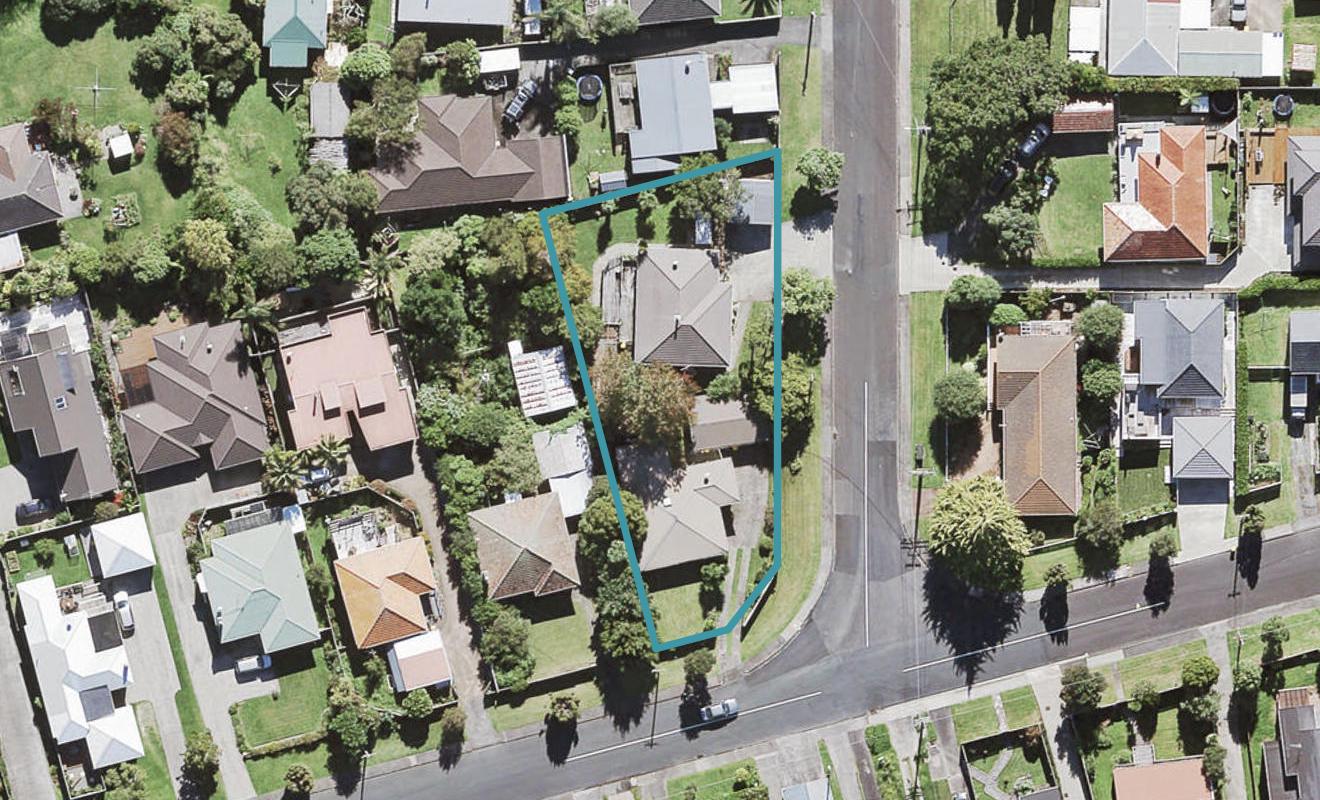 2/13 Bishop Street, Green Bay, Waitakere - Carousel 1
