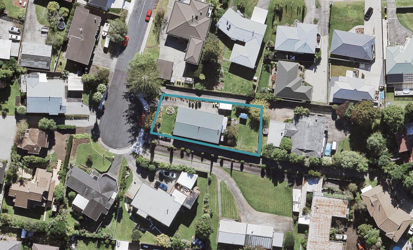 4 Dawn Place, Te Atatu South, Auckland - Carousel 1