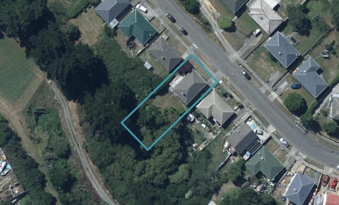 16 Cornwall Crescent, Cannons Creek, Porirua - Carousel 1